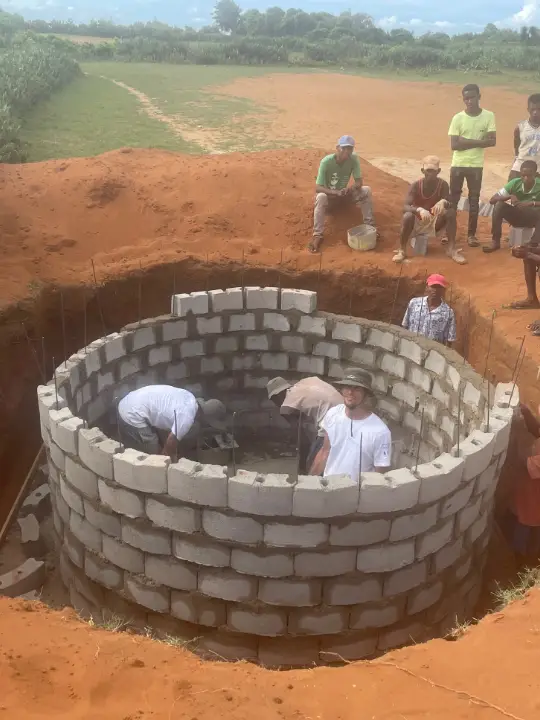 Construction d’une cuve de stockage d’eau à Sevohipoty (Androy) Madagascar