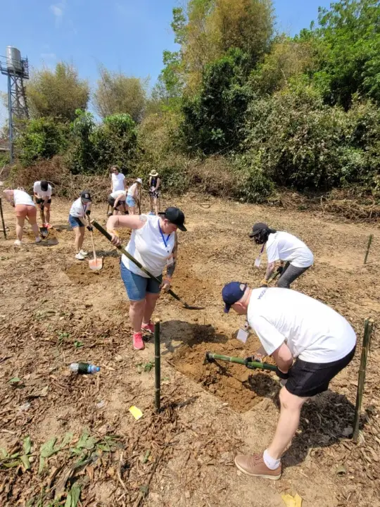 Une cuve pour faire face à la sécheresse dans un village du Laos