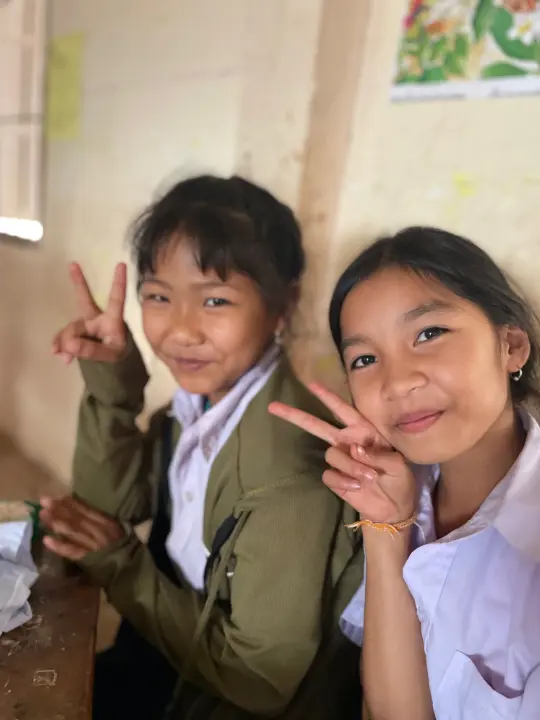 Une cuve pour faire face à la sécheresse dans un village du Laos